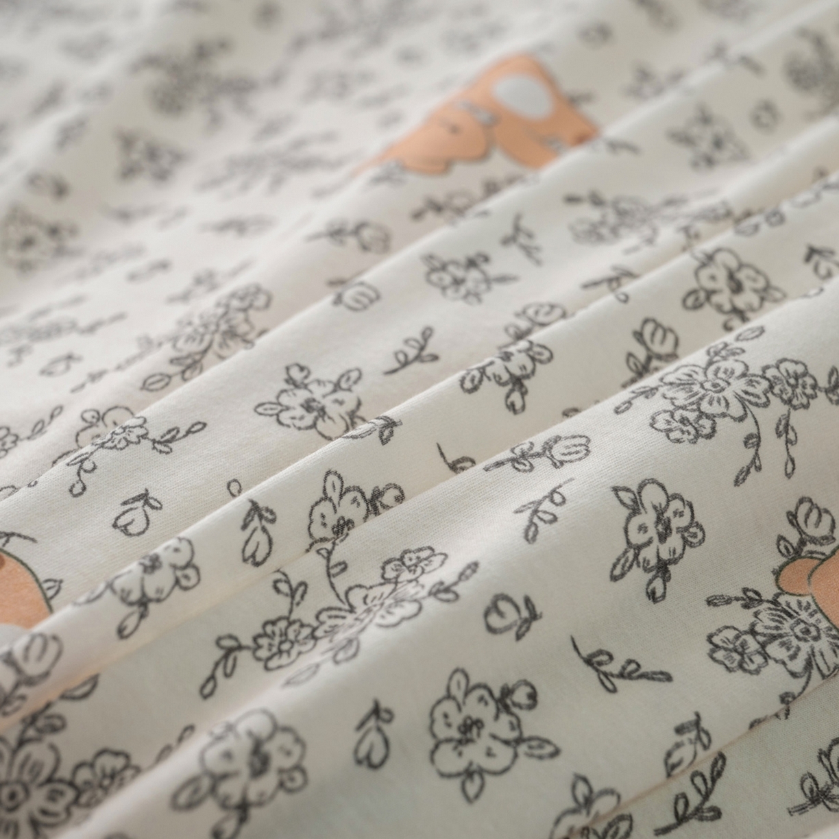 91家纺网 家纺一手货源 找家纺 梦可莱家居 2026春夏新款全棉纯棉针织棉印花小清新可爱Ins风四件套 抱抱熊