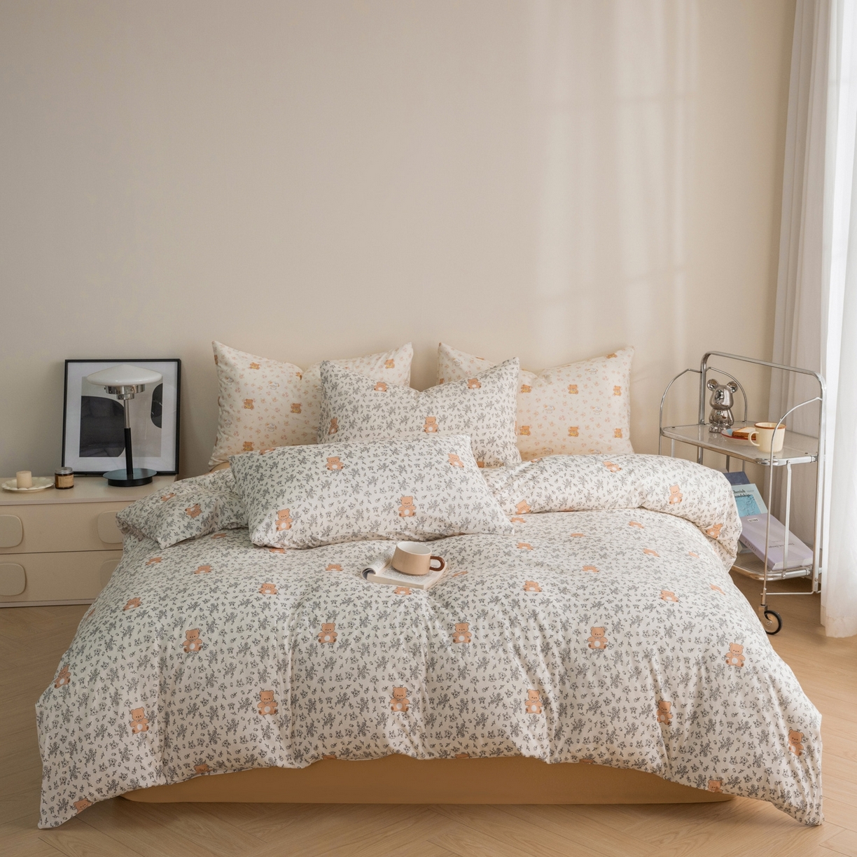 91家纺网 家纺一手货源 找家纺 梦可莱家居 2026春夏新款全棉纯棉针织棉印花小清新可爱Ins风四件套 抱抱熊