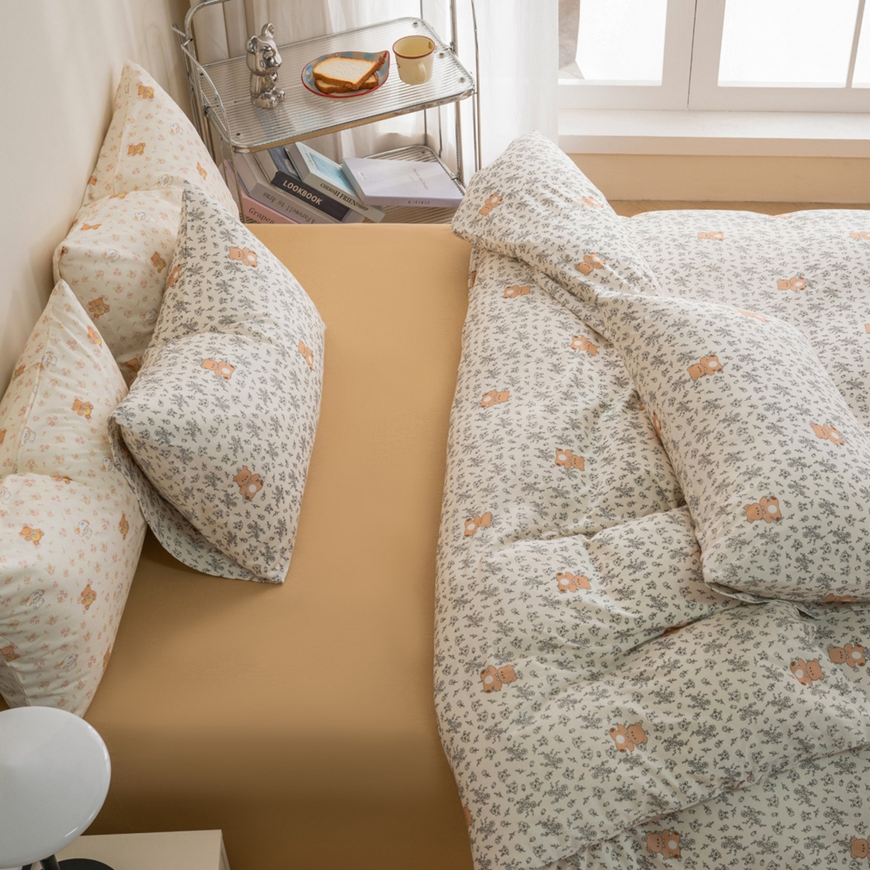 91家纺网 家纺一手货源 找家纺 梦可莱家居 2026春夏新款全棉纯棉针织棉印花小清新可爱Ins风四件套 抱抱熊