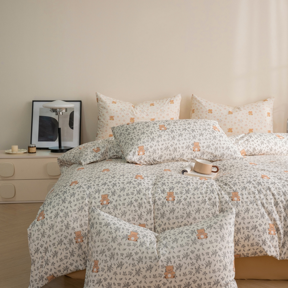 91家纺网 家纺一手货源 找家纺 梦可莱家居 2026春夏新款全棉纯棉针织棉印花小清新可爱Ins风四件套 抱抱熊