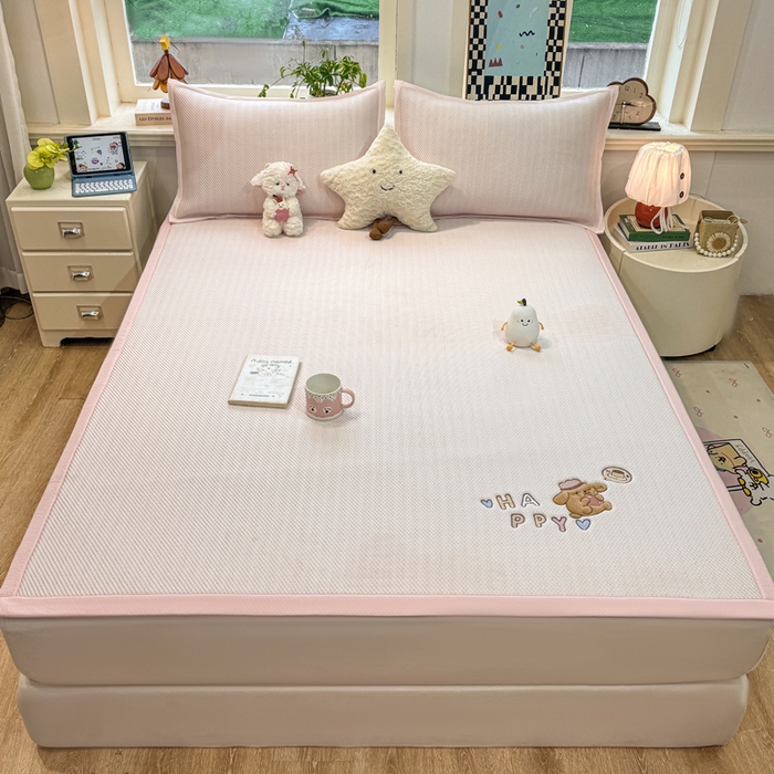 91家纺网 家纺一手货源 找家纺 （总）耐思家纺 2026新款A类复合三明治PE凉感卡通刺绣Happy熊-凉席款