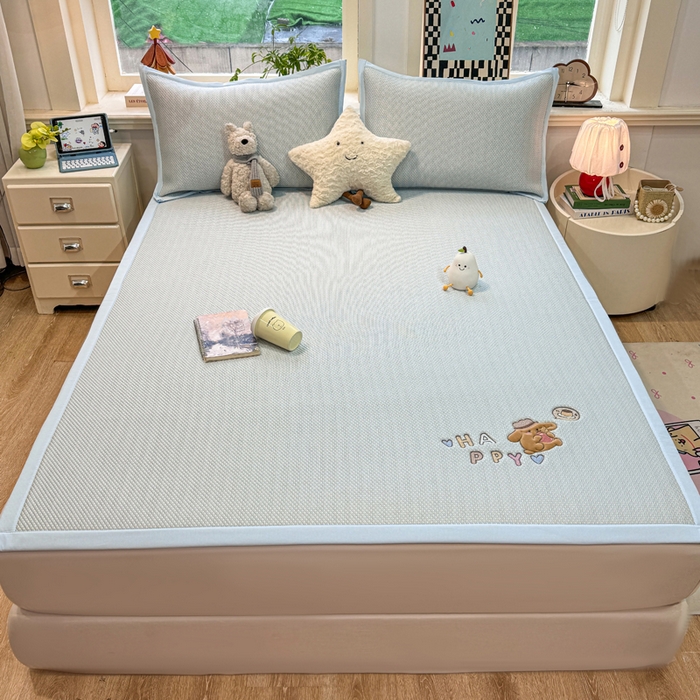 91家纺网 家纺一手货源 找家纺 耐思家纺 2026新款A类复合三明治PE凉感卡通刺绣Happy熊-凉席款 Happy熊-蓝色