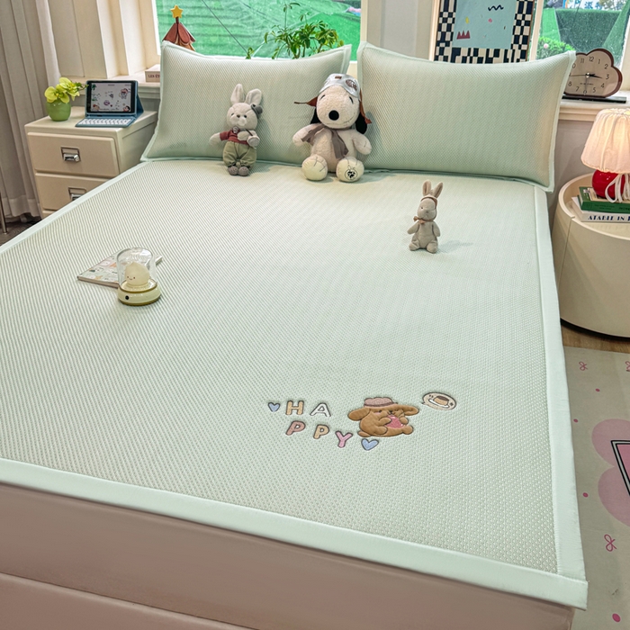 91家纺网 家纺一手货源 找家纺 耐思家纺 2026新款A类复合三明治PE凉感卡通刺绣Happy熊-凉席款 Happy熊-绿色