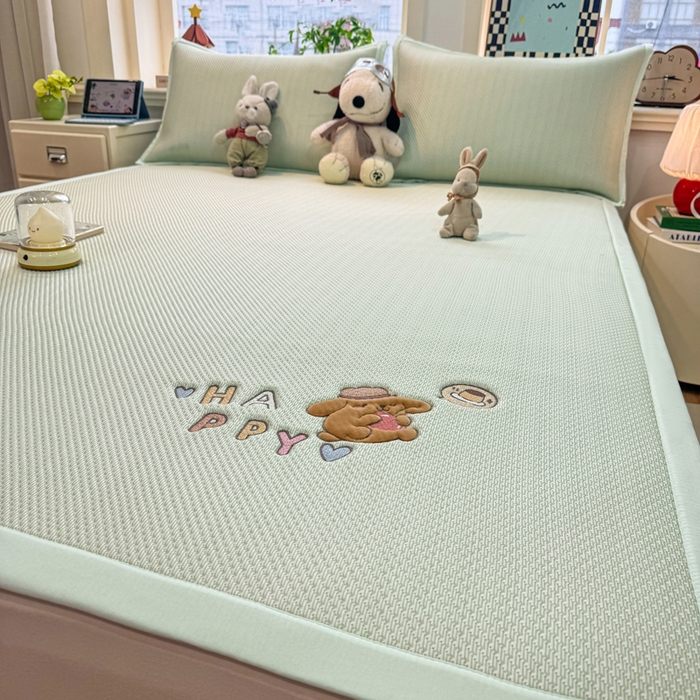 91家纺网 家纺一手货源 找家纺 耐思家纺 2026新款A类复合三明治PE凉感卡通刺绣Happy熊-凉席款 Happy熊-绿色