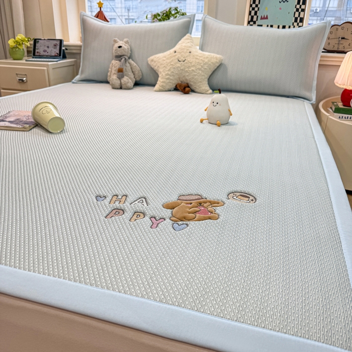 91家纺网 家纺一手货源 找家纺 耐思家纺 2026新款A类复合三明治PE凉感卡通刺绣Happy熊-凉席款 Happy熊-蓝色