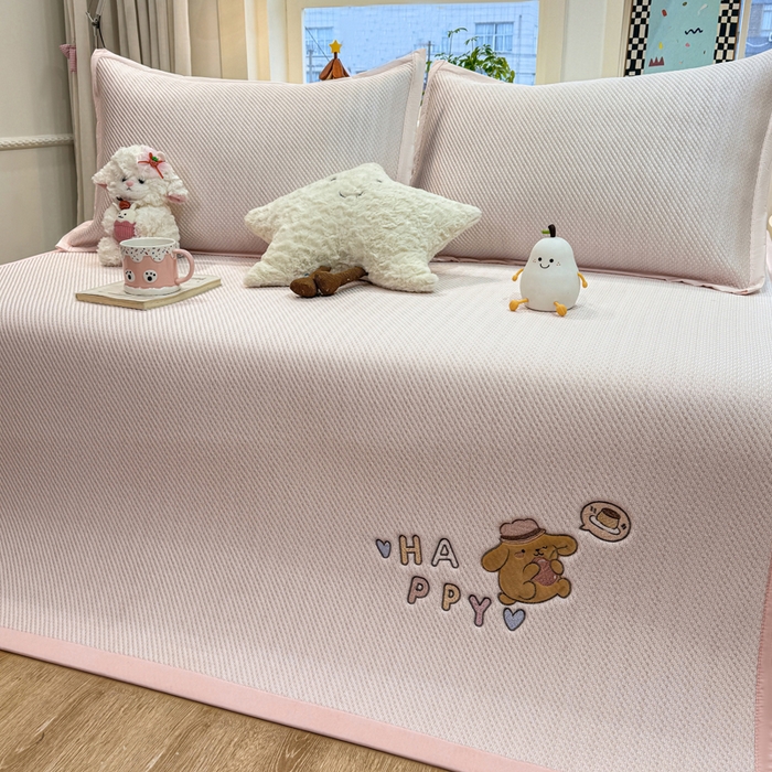 91家纺网 家纺一手货源 找家纺 耐思家纺 2026新款A类复合三明治PE凉感卡通刺绣Happy熊-凉席款 Happy熊-粉色