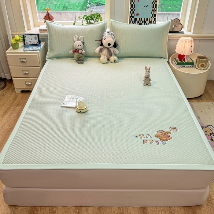 91家纺网 家纺一手货源 找家纺 耐思家纺 2026新款A类复合三明治PE凉感卡通刺绣Happy熊-凉席款 Happy熊-绿色