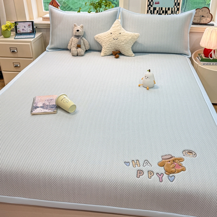91家纺网 家纺一手货源 找家纺 耐思家纺 2026新款A类复合三明治PE凉感卡通刺绣Happy熊-凉席款 Happy熊-蓝色