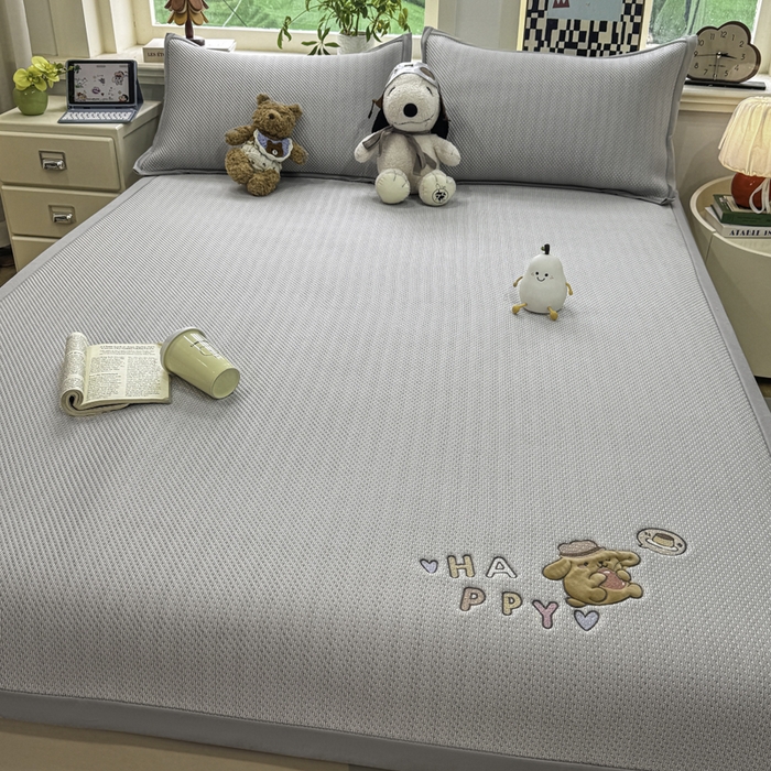 91家纺网 家纺一手货源 找家纺 耐思家纺 2026新款A类复合三明治PE凉感卡通刺绣Happy熊-凉席款 Happy熊-灰色