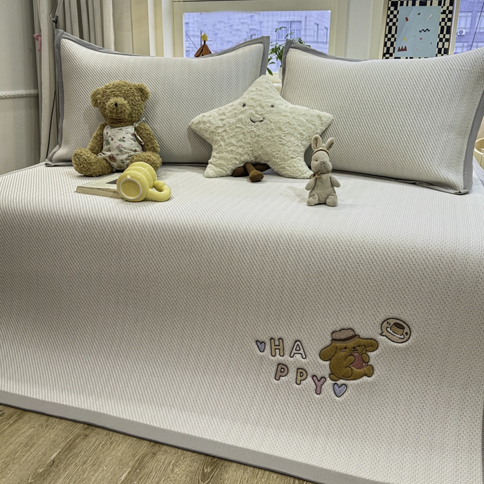 91家纺网 家纺一手货源 找家纺 耐思家纺 2026新款A类复合三明治PE凉感卡通刺绣Happy熊-凉席款 Happy熊-米色