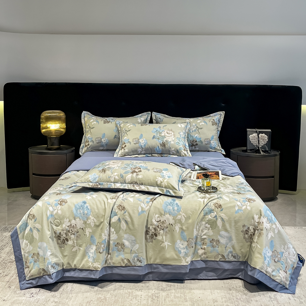 91家纺网 家纺一手货源 找家纺 金梦拉家纺 2026新款凉感天丝竹节纱大宽边一字绣夏被空调被夏凉被四件套 青棠绿