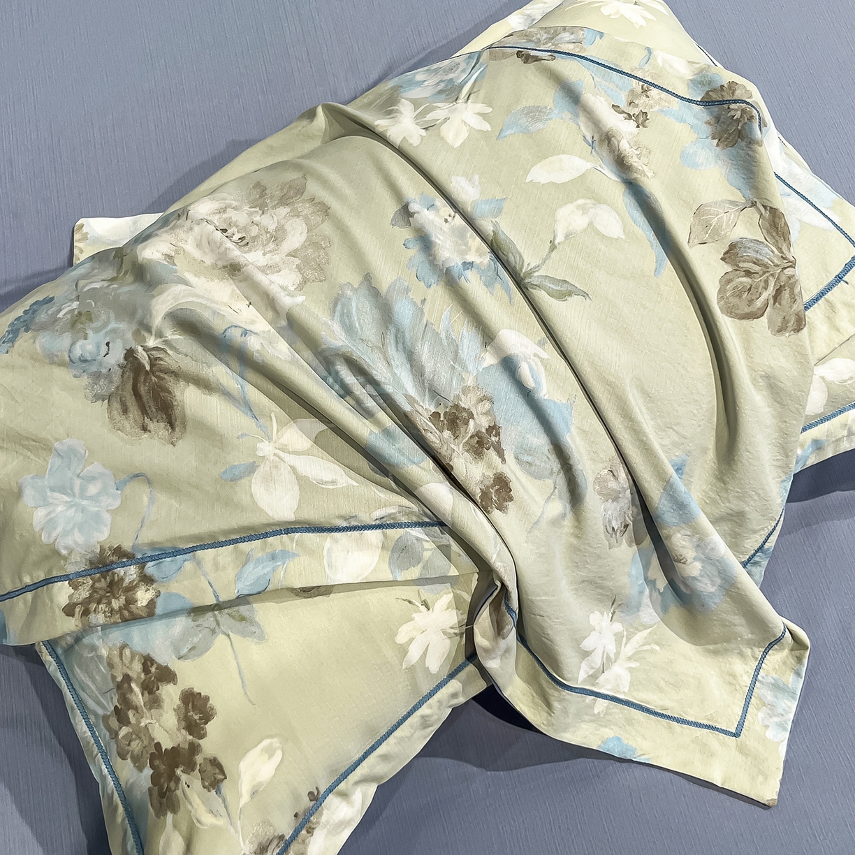 91家纺网 家纺一手货源 找家纺 金梦拉家纺 2026新款凉感天丝竹节纱大宽边一字绣夏被空调被夏凉被四件套 青棠绿