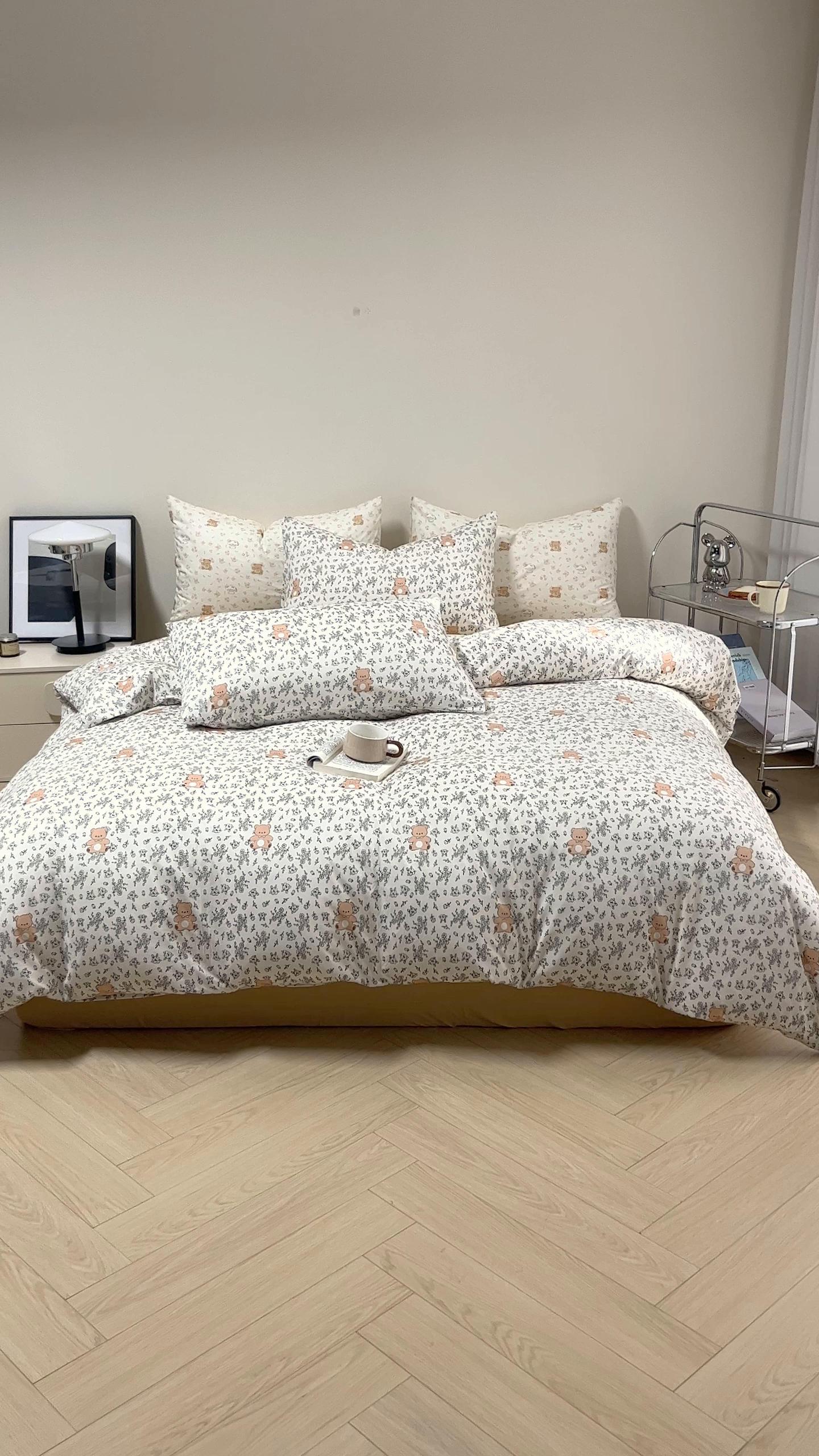 91家纺网 家纺一手货源 找家纺 梦可莱家居 2026春夏新款全棉纯棉针织棉印花小清新可爱Ins风四件套 抱抱熊