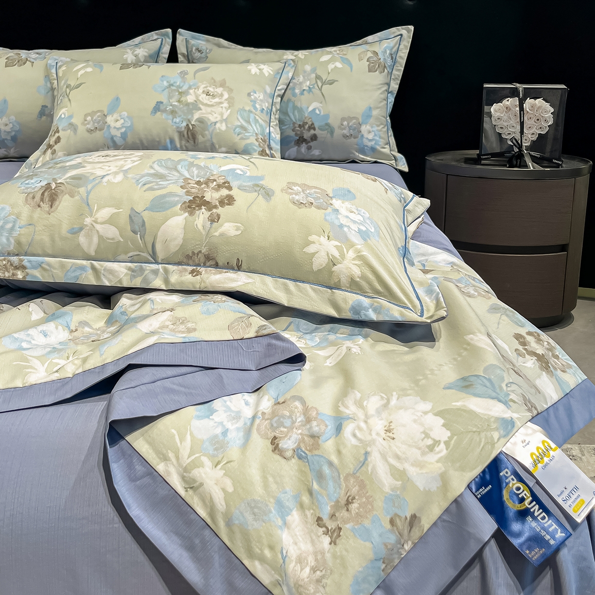 91家纺网 家纺一手货源 找家纺 金梦拉家纺 2026新款凉感天丝竹节纱大宽边一字绣夏被空调被夏凉被四件套 青棠绿