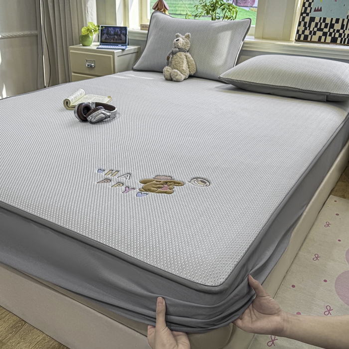耐思家纺 2026新款A类复合三明治PE凉感卡通刺绣Happy熊-床笠款 Happy熊-灰色