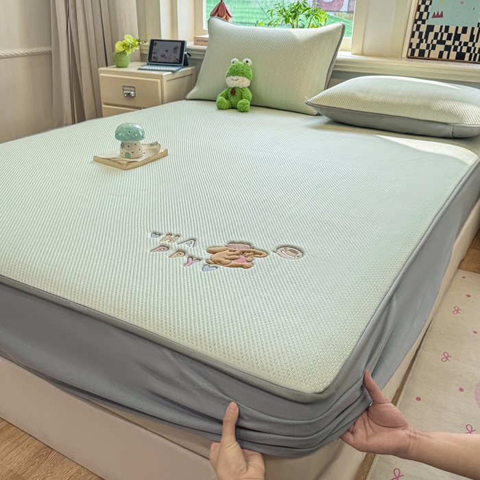 耐思家纺 2026新款A类复合三明治PE凉感卡通刺绣Happy熊-床笠款 Happy熊-绿色