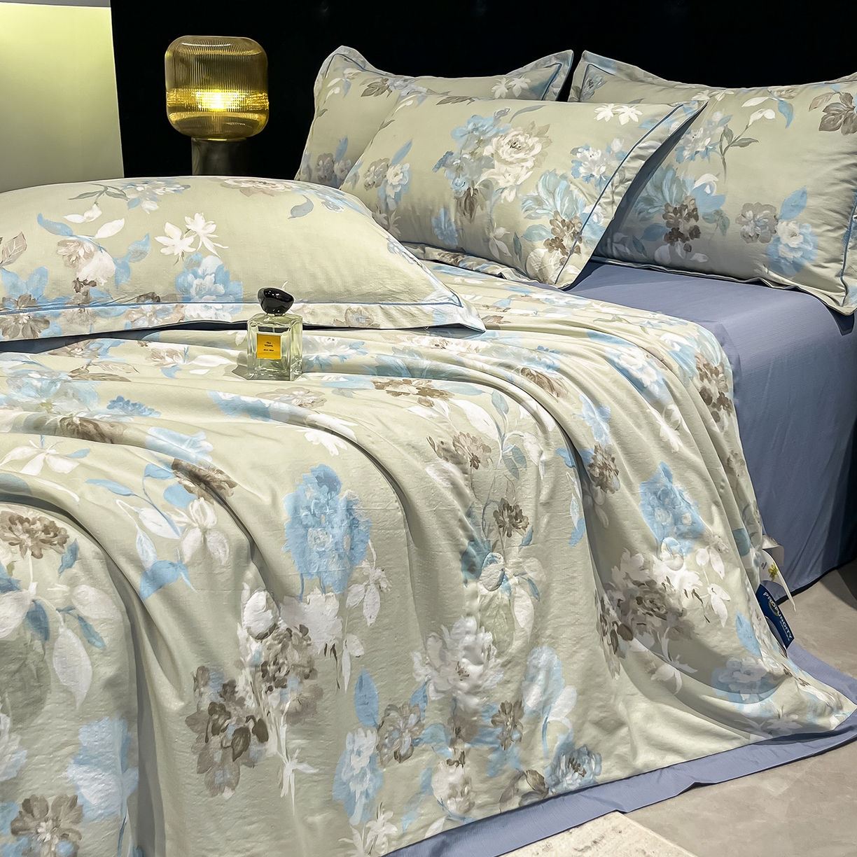 91家纺网 家纺一手货源 找家纺 金梦拉家纺 2026新款凉感天丝竹节纱大宽边一字绣夏被空调被夏凉被四件套 青棠绿