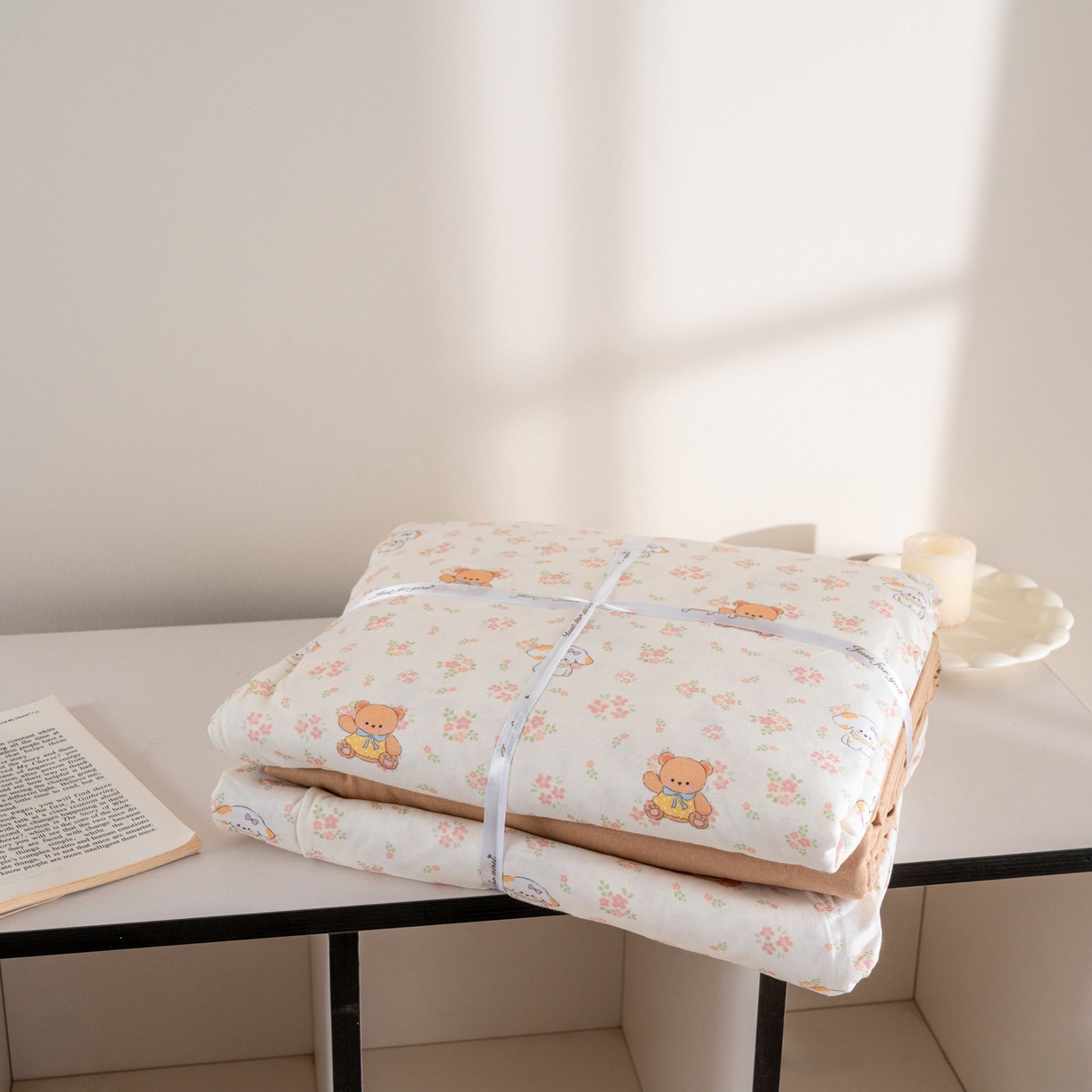 91家纺网 家纺一手货源 找家纺 梦可莱家居 2026春夏新款全棉纯棉针织棉印花小清新可爱Ins风四件套 比熊