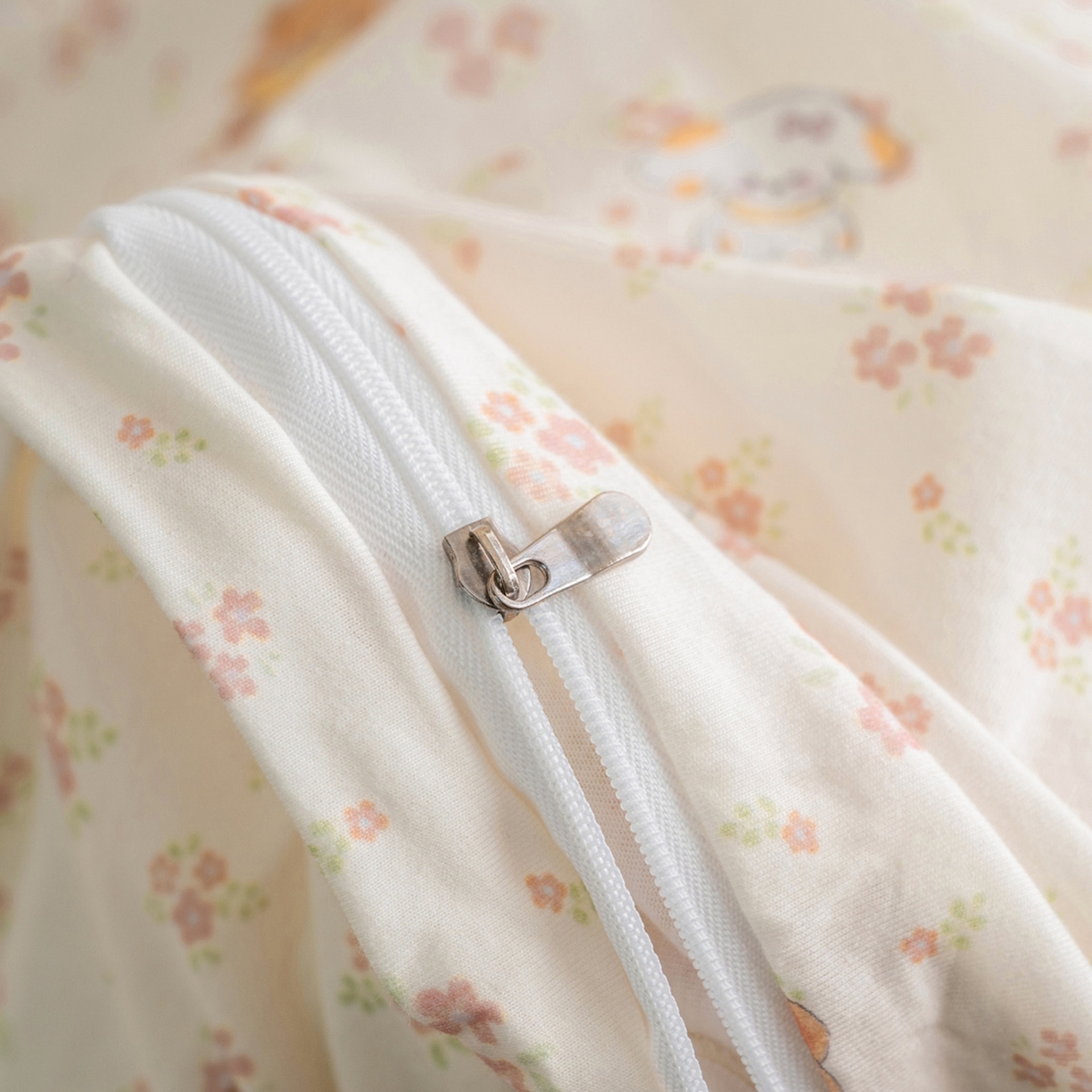 91家纺网 家纺一手货源 找家纺 梦可莱家居 2026春夏新款全棉纯棉针织棉印花小清新可爱Ins风四件套 比熊