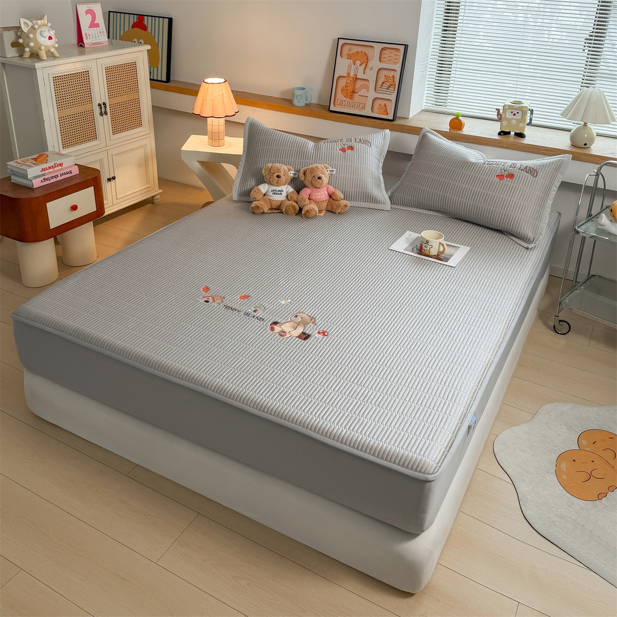 91家纺网 家纺一手货源 找家纺 （总）耐思家纺 2026新款A类高端刺绣pe乙纶冰豆豆席爱兰系列正版授权（提供买家秀）床笠款