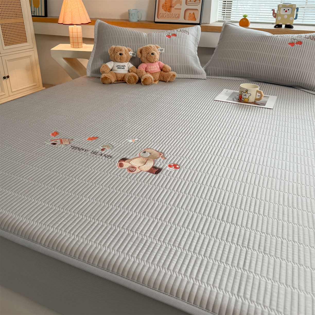 91家纺网 家纺一手货源 找家纺 （总）耐思家纺 2026新款A类高端刺绣pe乙纶冰豆豆席爱兰系列正版授权（提供买家秀）床笠款