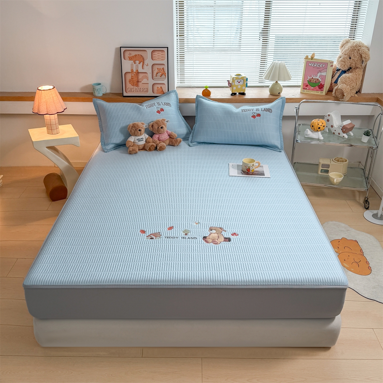 91家纺网 家纺一手货源 找家纺 耐思家纺 2026新款A类高端刺绣pe乙纶冰豆豆席爱兰系列正版授权（提供买家秀）床笠款 蓝屿泰迪-蓝