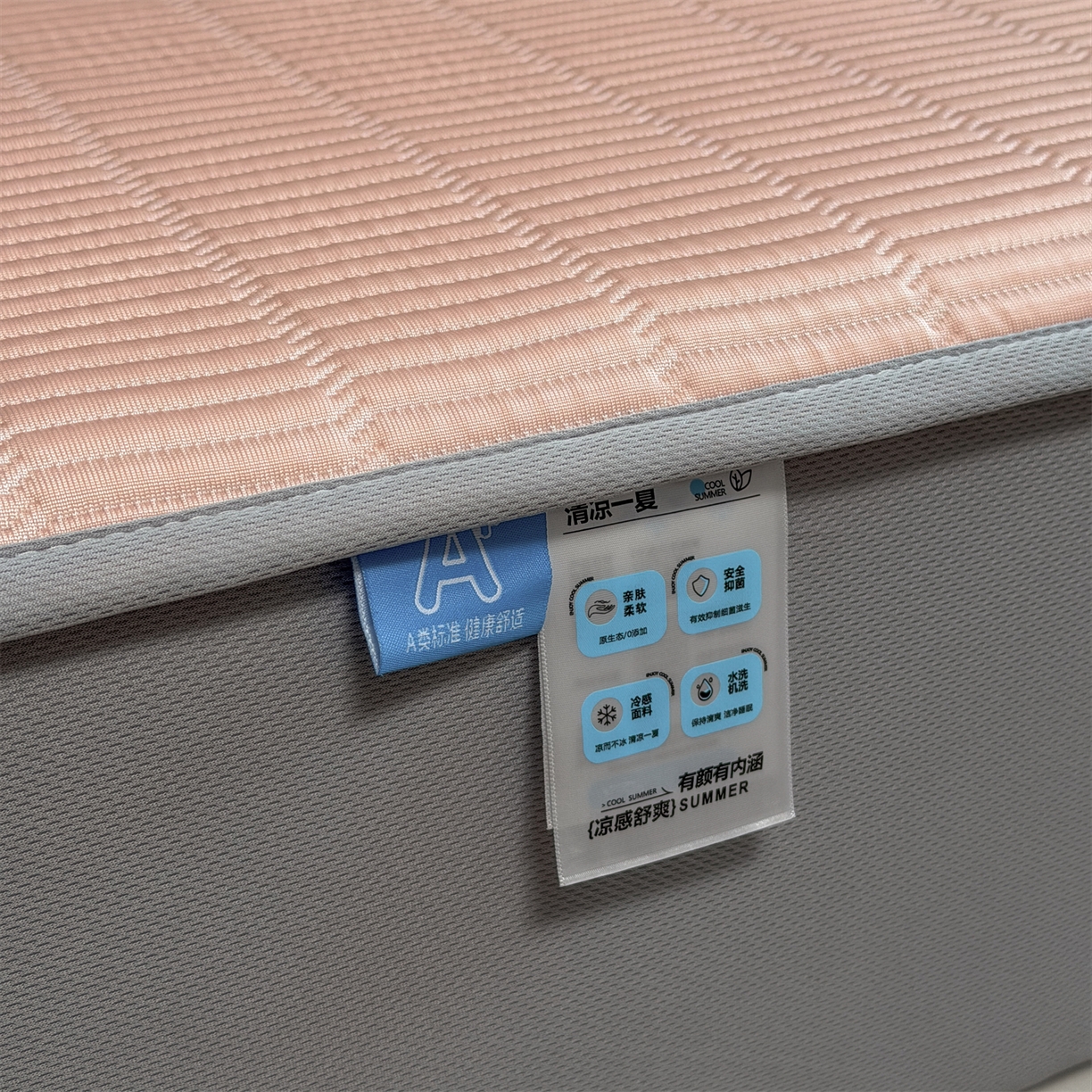 91家纺网 家纺一手货源 找家纺 耐思家纺 2026新款A类高端刺绣pe乙纶冰豆豆席爱兰系列正版授权（提供买家秀）床笠款 粉莓熊眠-粉