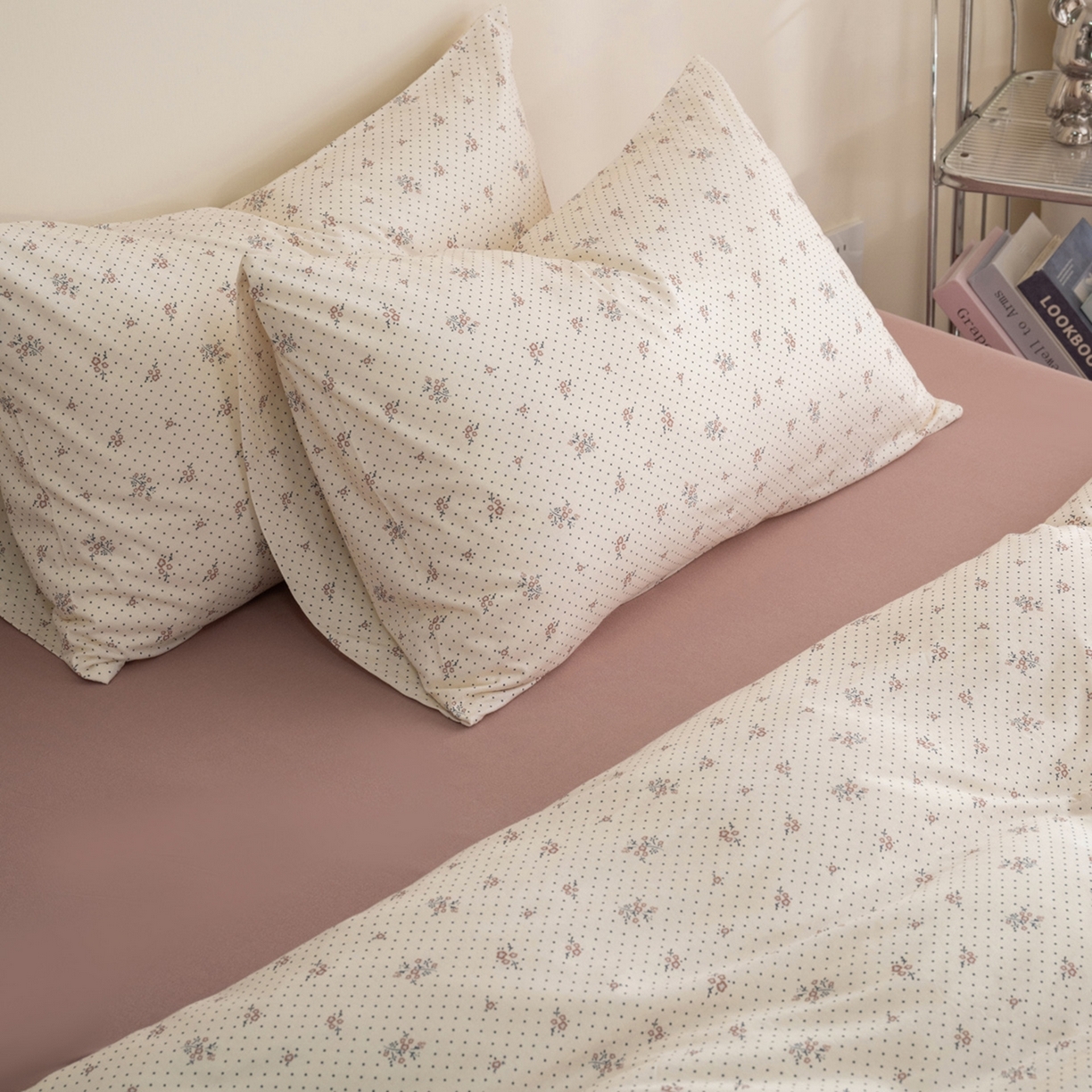 91家纺网 家纺一手货源 找家纺 梦可莱家居 2026春夏新款全棉纯棉针织棉印花小清新可爱Ins风四件套 波点红花