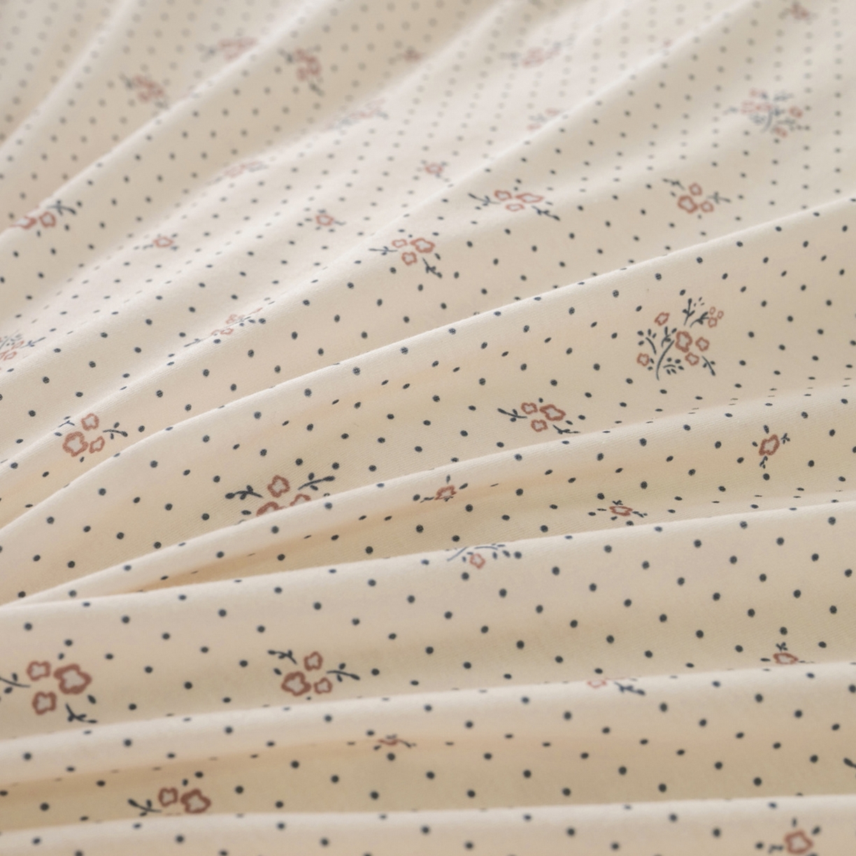 91家纺网 家纺一手货源 找家纺 梦可莱家居 2026春夏新款全棉纯棉针织棉印花小清新可爱Ins风四件套 波点红花