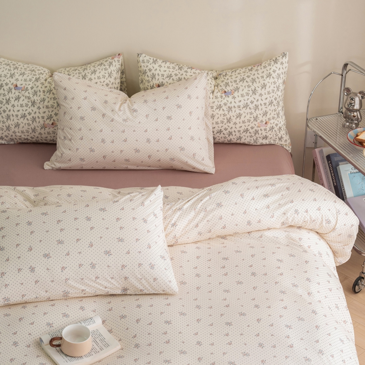 91家纺网 家纺一手货源 找家纺 梦可莱家居 2026春夏新款全棉纯棉针织棉印花小清新可爱Ins风四件套 波点红花