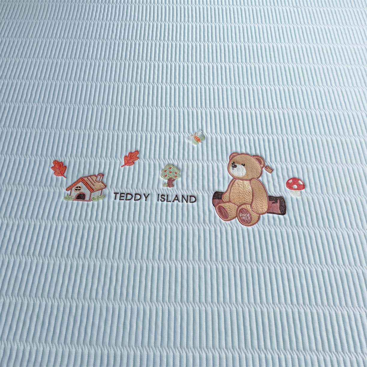 91家纺网 家纺一手货源 找家纺 耐思家纺 2026新款A类高端刺绣pe乙纶冰豆豆席爱兰系列正版授权（提供买家秀）床笠款 蓝屿泰迪-蓝