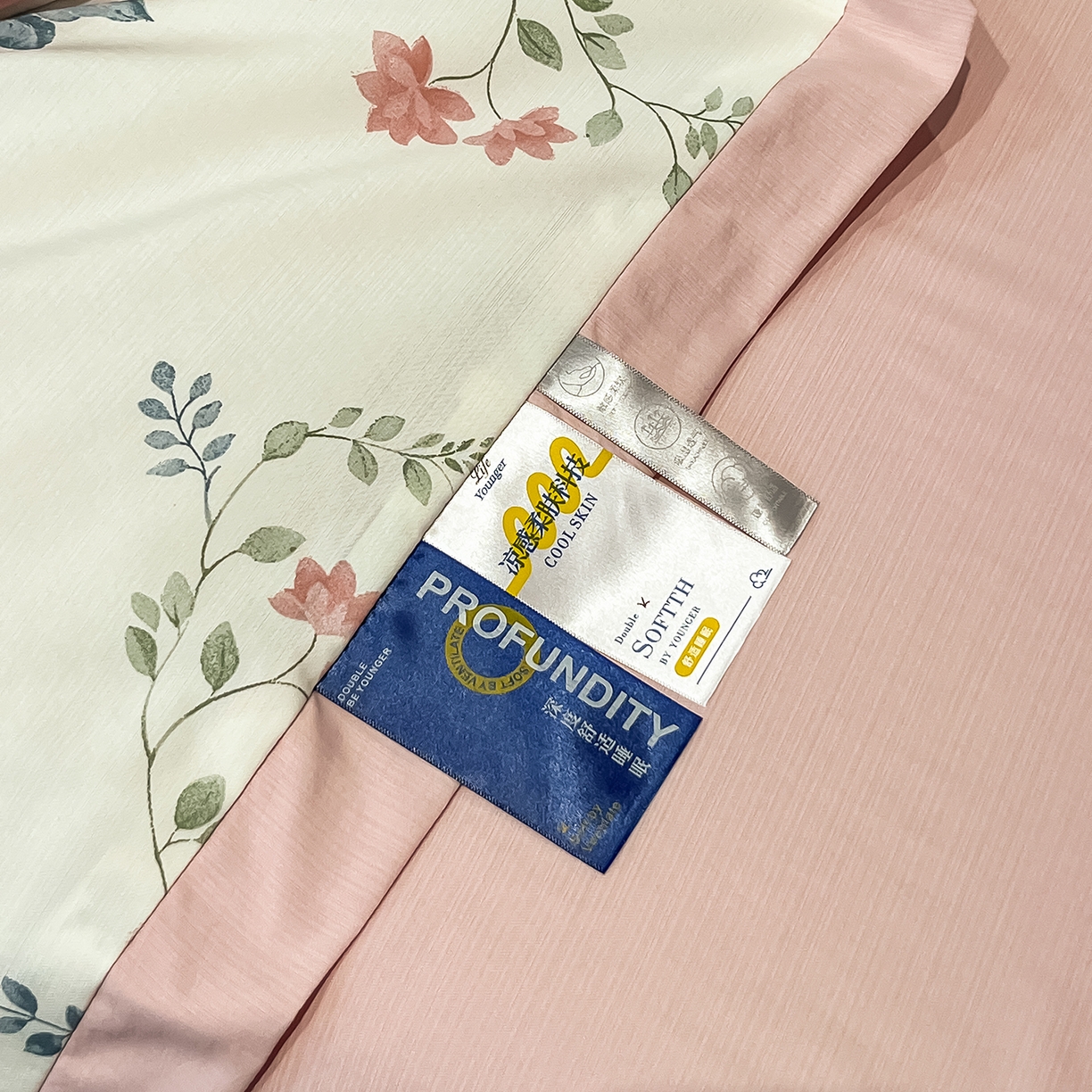 91家纺网 家纺一手货源 找家纺 金梦拉家纺 2026新款凉感天丝竹节纱大宽边一字绣夏被空调被夏凉被四件套 青瑶粉