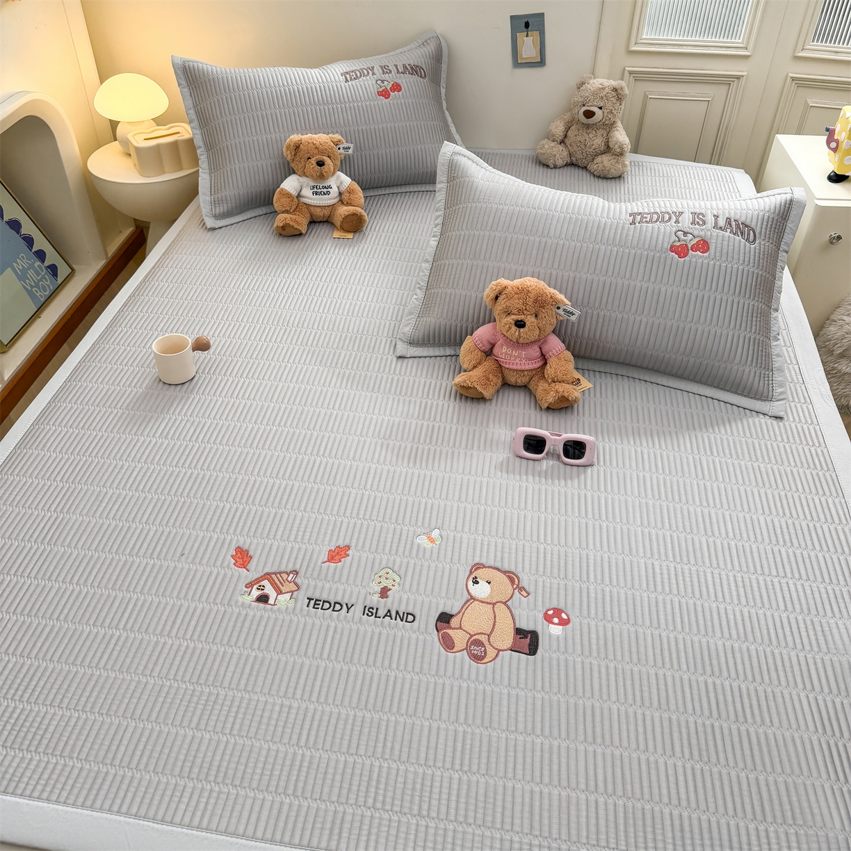 91家纺网 家纺一手货源 找家纺 （总）耐思家纺 2026新款A类高端刺绣pe乙纶冰豆豆席爱兰系列正版授权（提供买家秀）床席款