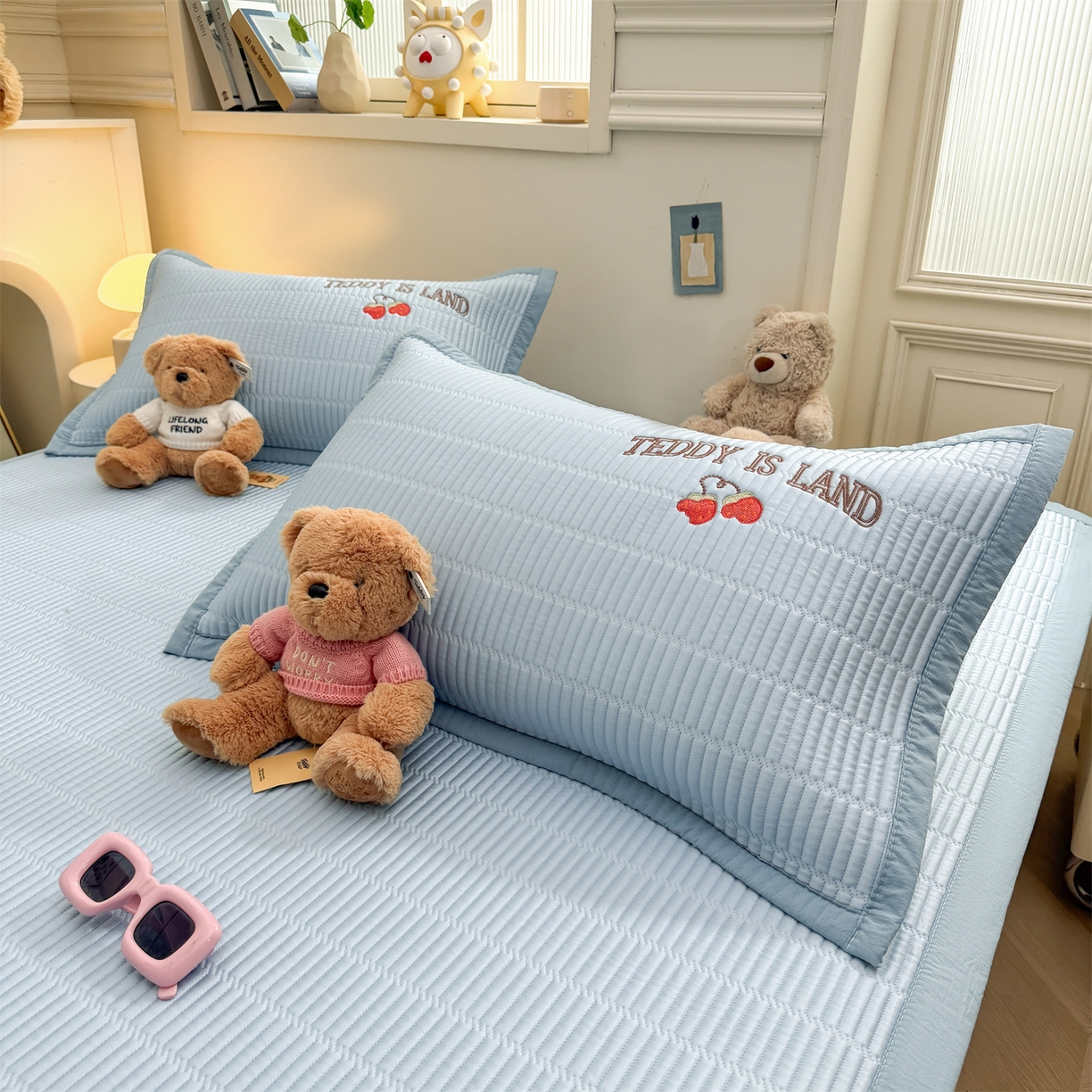 91家纺网 家纺一手货源 找家纺 耐思家纺 2026新款A类高端刺绣pe乙纶冰豆豆席爱兰系列正版授权（提供买家秀）床席款 蓝屿泰迪-蓝