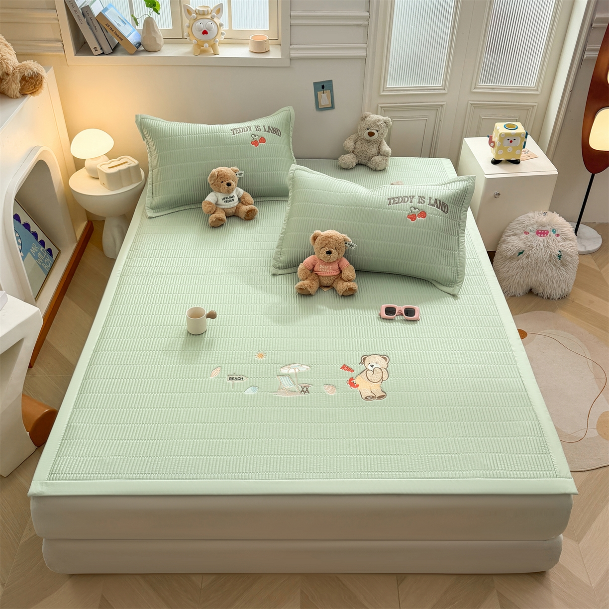 91家纺网 家纺一手货源 找家纺 耐思家纺 2026新款A类高端刺绣pe乙纶冰豆豆席爱兰系列正版授权（提供买家秀）床席款 青屿熊语-绿