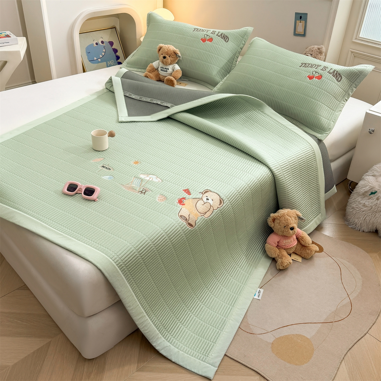 91家纺网 家纺一手货源 找家纺 耐思家纺 2026新款A类高端刺绣pe乙纶冰豆豆席爱兰系列正版授权（提供买家秀）床席款 青屿熊语-绿