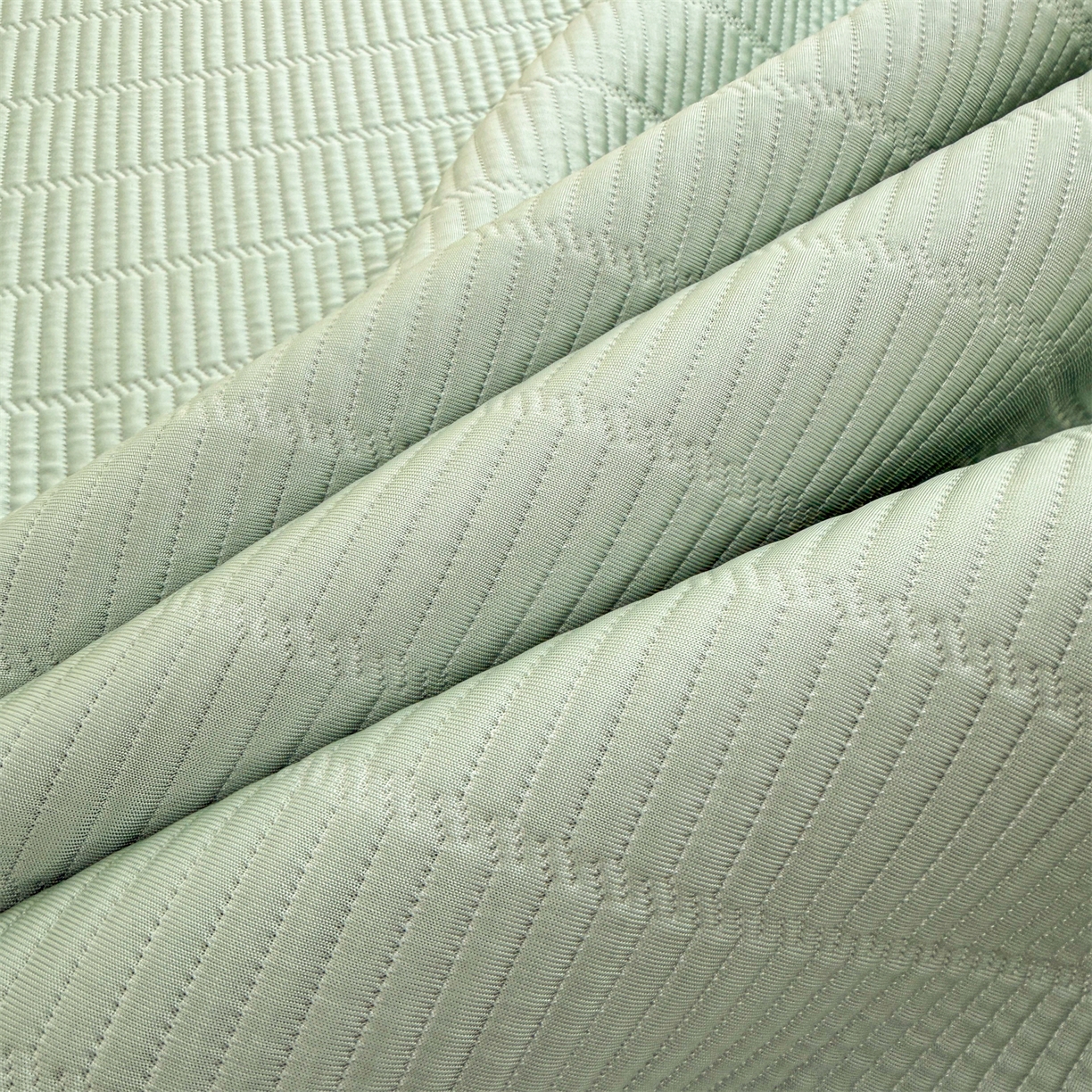 91家纺网 家纺一手货源 找家纺 耐思家纺 2026新款A类高端刺绣pe乙纶冰豆豆席爱兰系列正版授权（提供买家秀）床席款 青屿熊语-绿