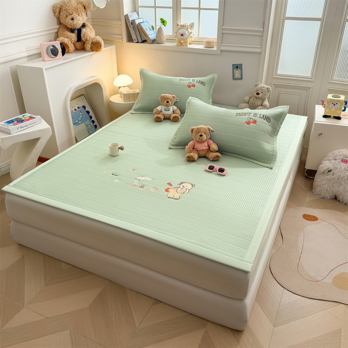 91家纺网 家纺一手货源 找家纺 耐思家纺 2026新款A类高端刺绣pe乙纶冰豆豆席爱兰系列正版授权（提供买家秀）床席款 青屿熊语-绿