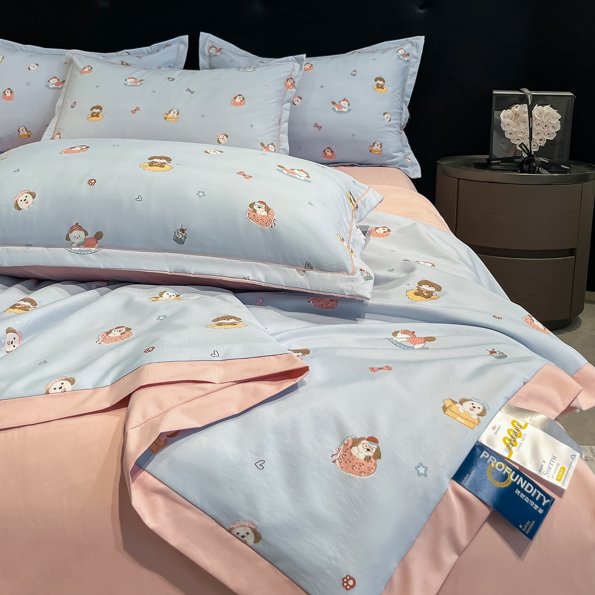 91家纺网 家纺一手货源 找家纺 金梦拉家纺 2026新款凉感天丝竹节纱大宽边一字绣夏被空调被夏凉被四件套 童梦国