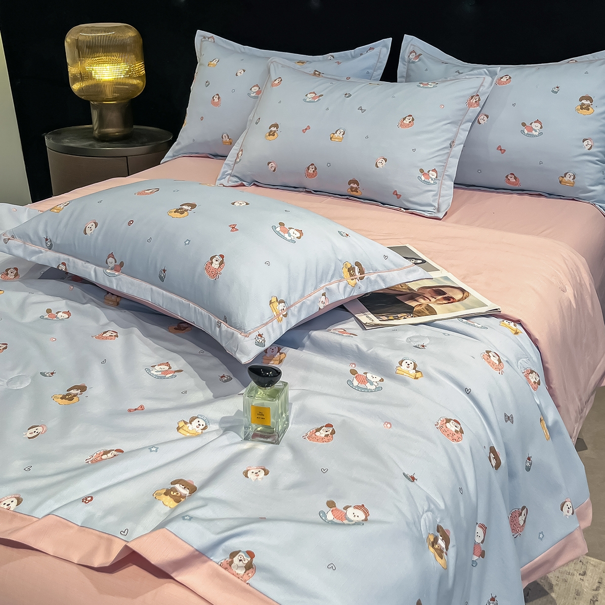 91家纺网 家纺一手货源 找家纺 金梦拉家纺 2026新款凉感天丝竹节纱大宽边一字绣夏被空调被夏凉被四件套 童梦国