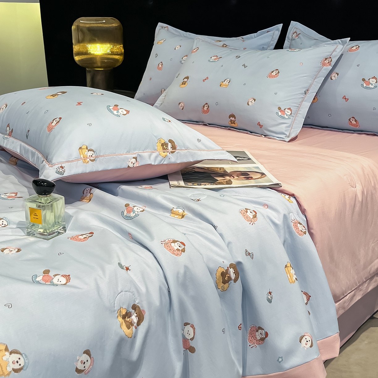 91家纺网 家纺一手货源 找家纺 金梦拉家纺 2026新款凉感天丝竹节纱大宽边一字绣夏被空调被夏凉被四件套 童梦国