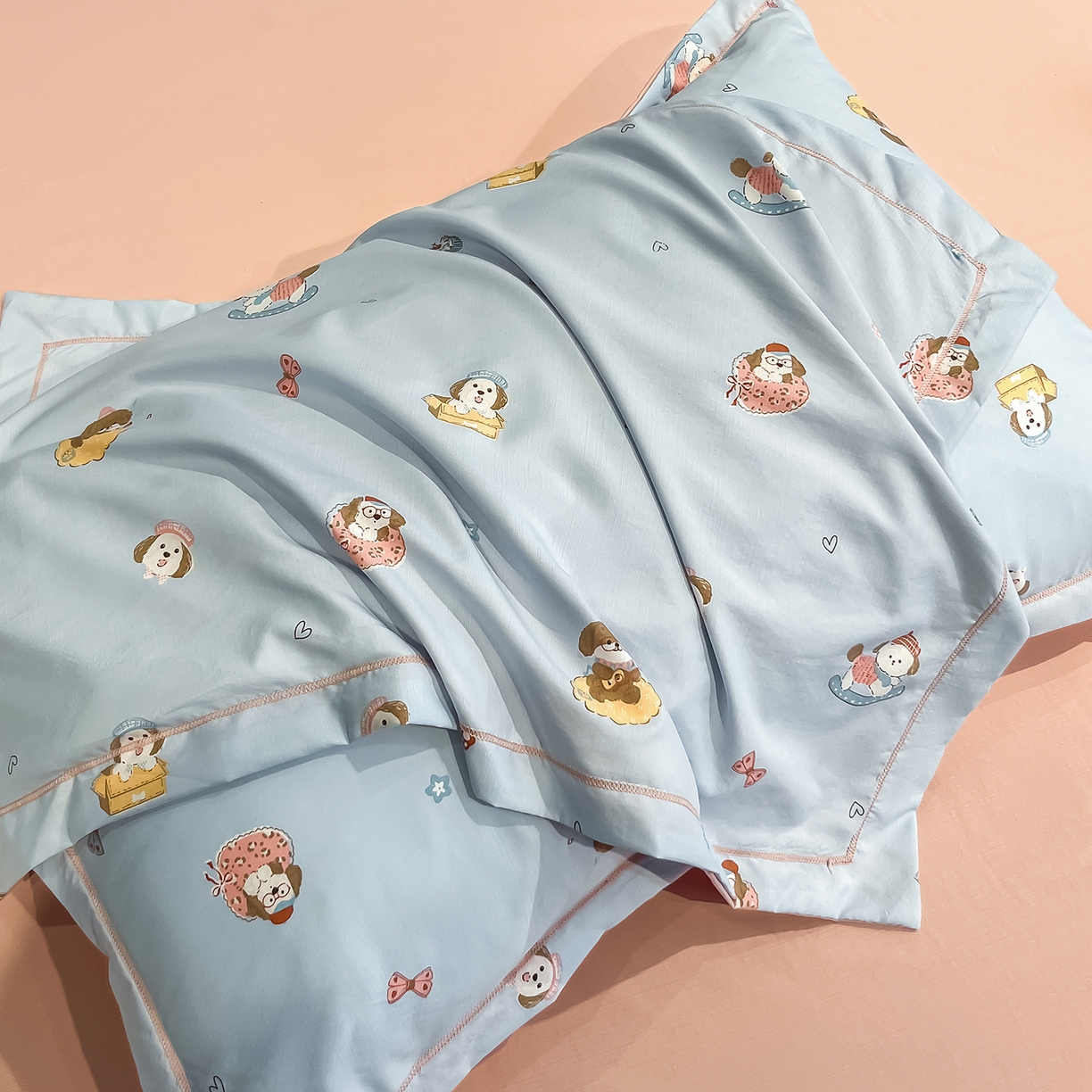 91家纺网 家纺一手货源 找家纺 金梦拉家纺 2026新款凉感天丝竹节纱大宽边一字绣夏被空调被夏凉被四件套 童梦国