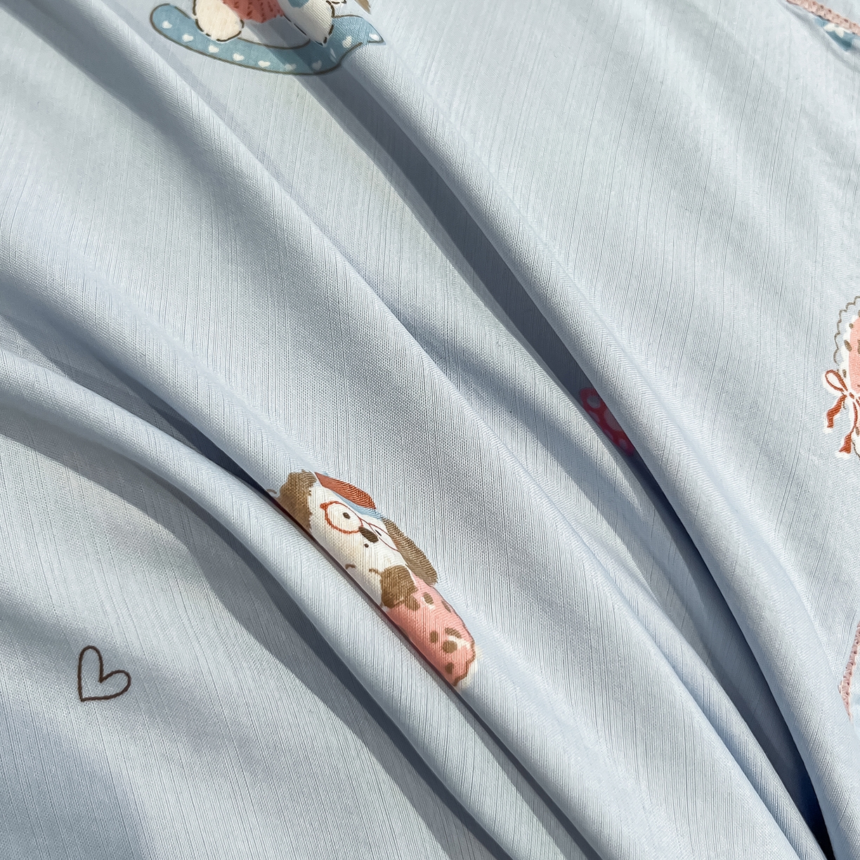 91家纺网 家纺一手货源 找家纺 金梦拉家纺 2026新款凉感天丝竹节纱大宽边一字绣夏被空调被夏凉被四件套 童梦国