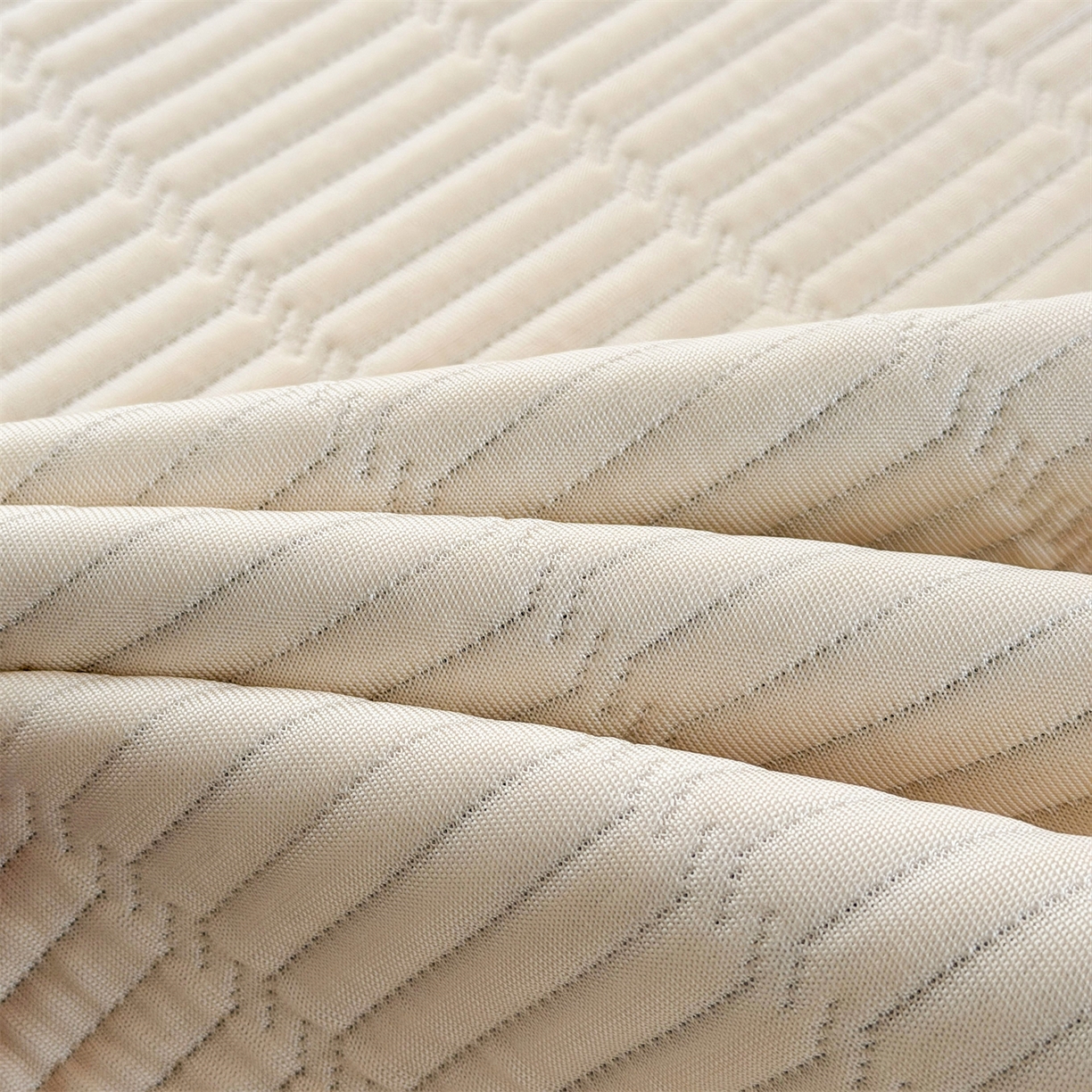 91家纺网 家纺一手货源 找家纺 耐思家纺 2026新款A类高端刺绣pe乙纶豆豆凉席泰迪爱兰系列正版授权（提供买家秀） 青屿熊语-米白