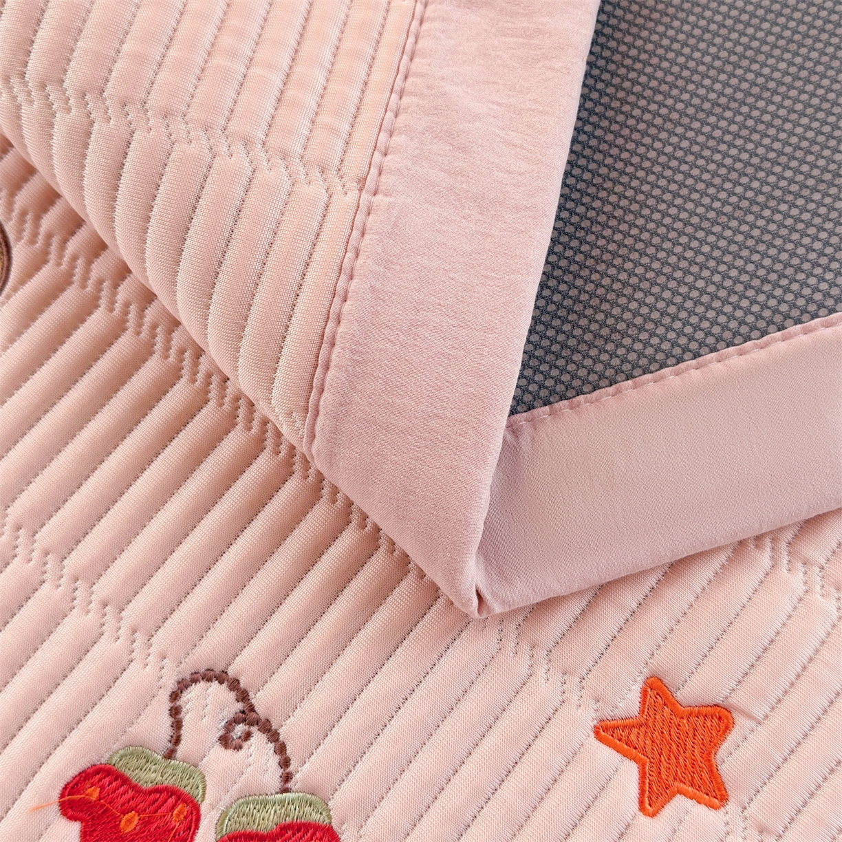 91家纺网 家纺一手货源 找家纺 （总）耐思家纺 2026新款A类高端刺绣pe乙纶豆豆凉席泰迪爱兰系列正版授权（提供买家秀）