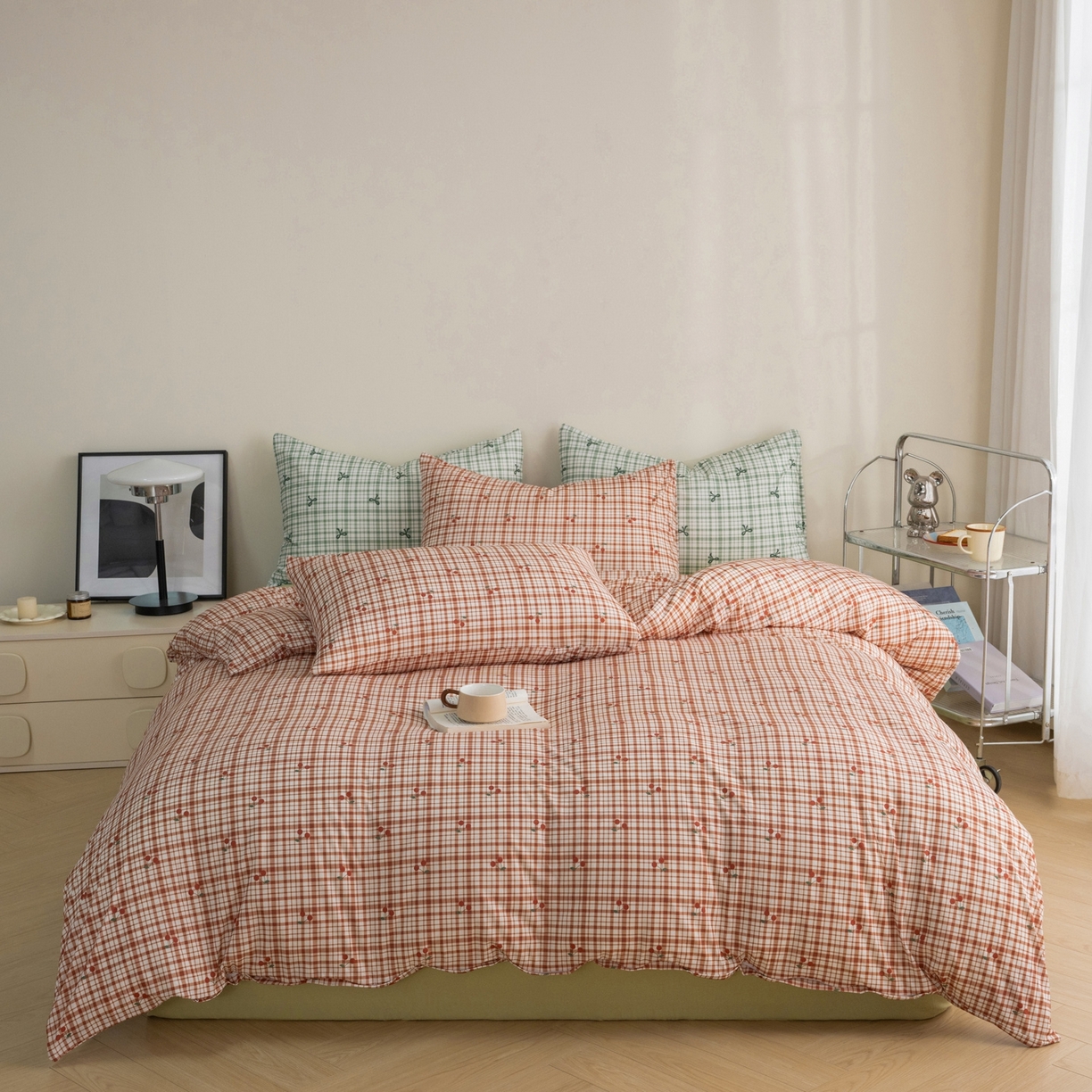 91家纺网 家纺一手货源 找家纺 梦可莱家居 2026春夏新款全棉纯棉针织棉印花小清新可爱Ins风四件套 格子樱桃