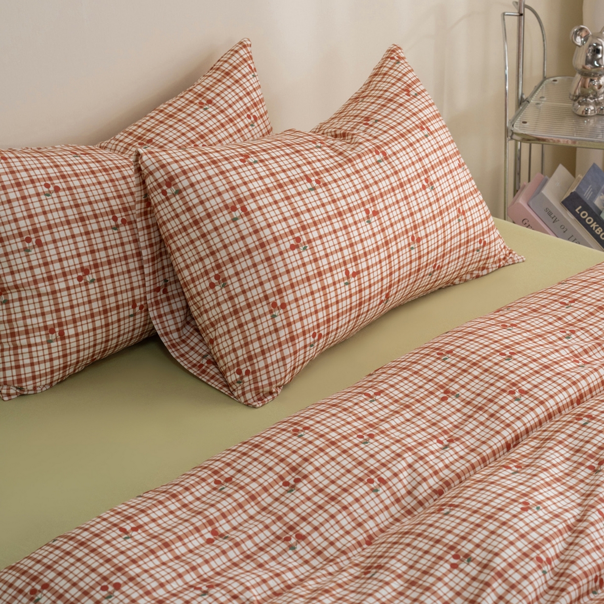 91家纺网 家纺一手货源 找家纺 梦可莱家居 2026春夏新款全棉纯棉针织棉印花小清新可爱Ins风四件套 格子樱桃