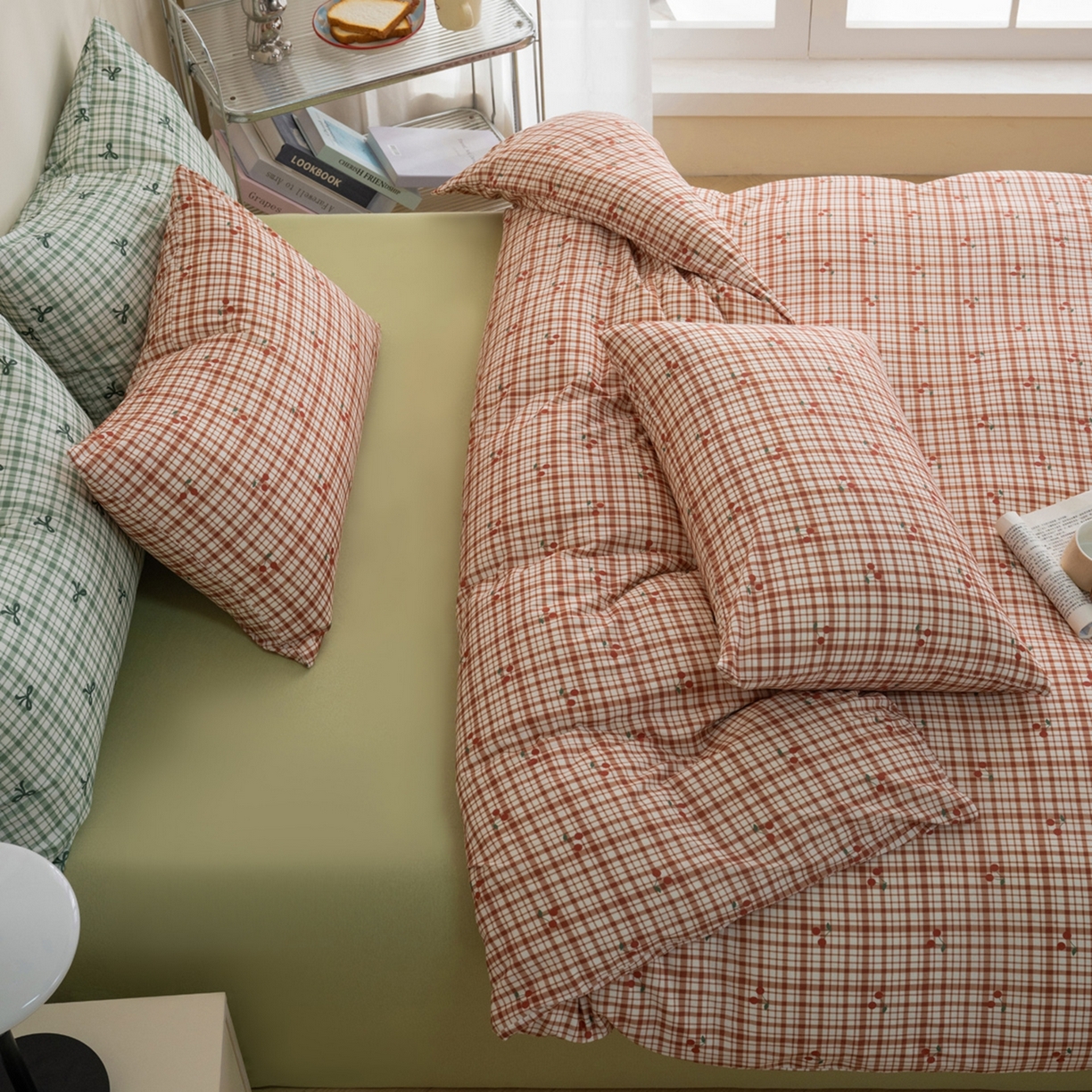 91家纺网 家纺一手货源 找家纺 梦可莱家居 2026春夏新款全棉纯棉针织棉印花小清新可爱Ins风四件套 格子樱桃