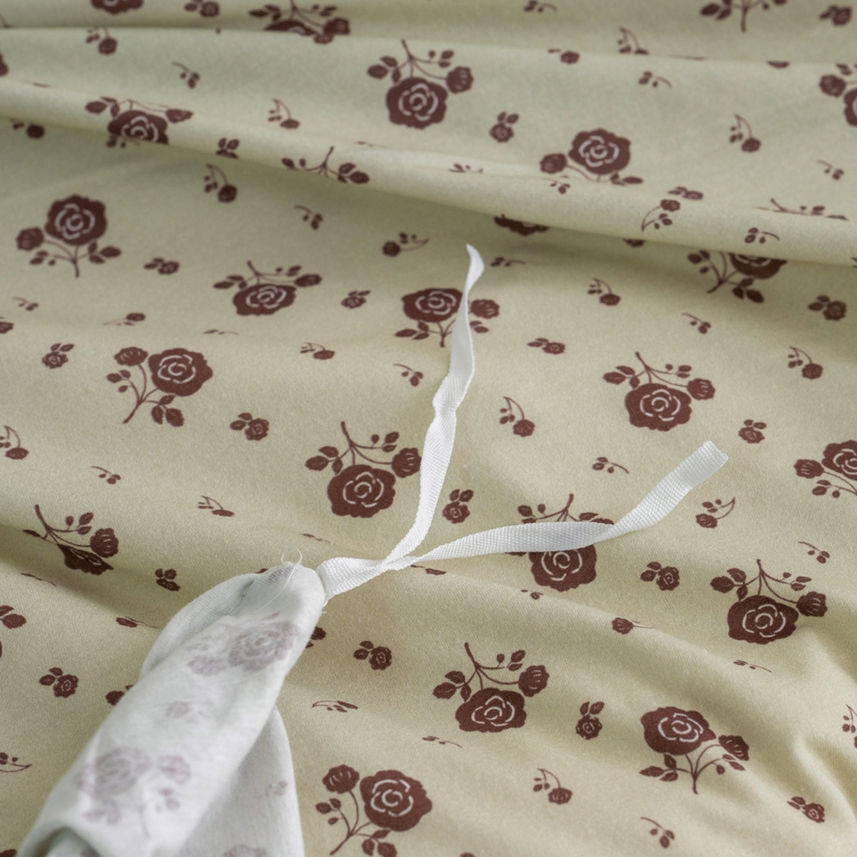 91家纺网 家纺一手货源 找家纺 梦可莱家居 2026春夏新款全棉纯棉针织棉印花小清新可爱Ins风四件套 红玫瑰