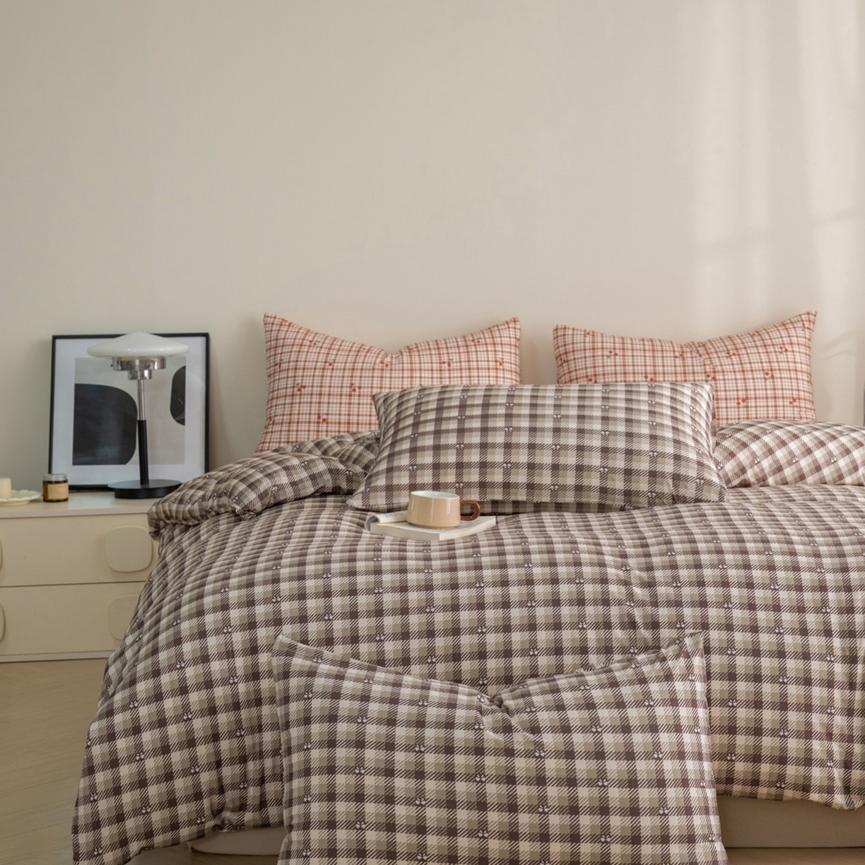 91家纺网 家纺一手货源 找家纺 梦可莱家居 2026春夏新款全棉纯棉针织棉印花小清新可爱Ins风四件套 咖格